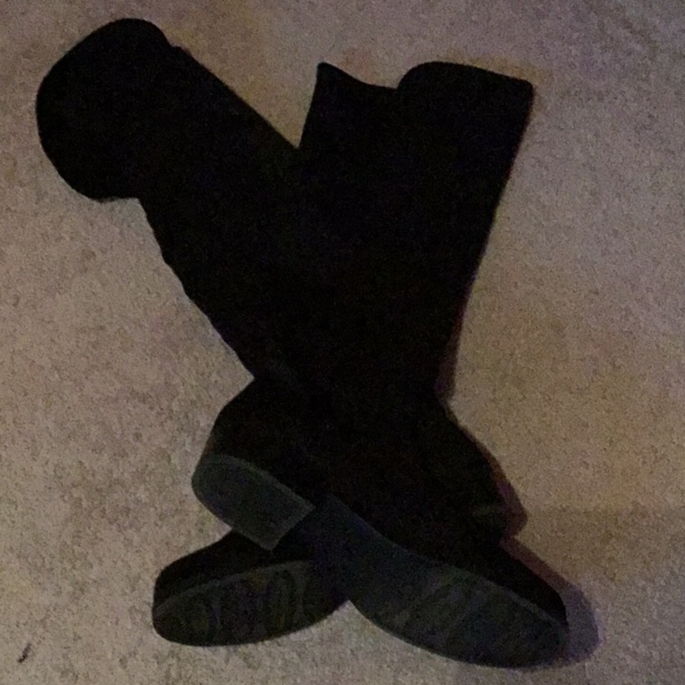 Knee-high boots size 6.5 new  black faux suede